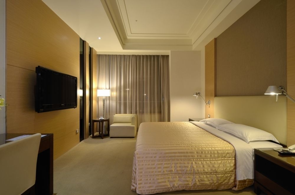 Ever Delightful Business Hotel Chiayi City Exterior photo