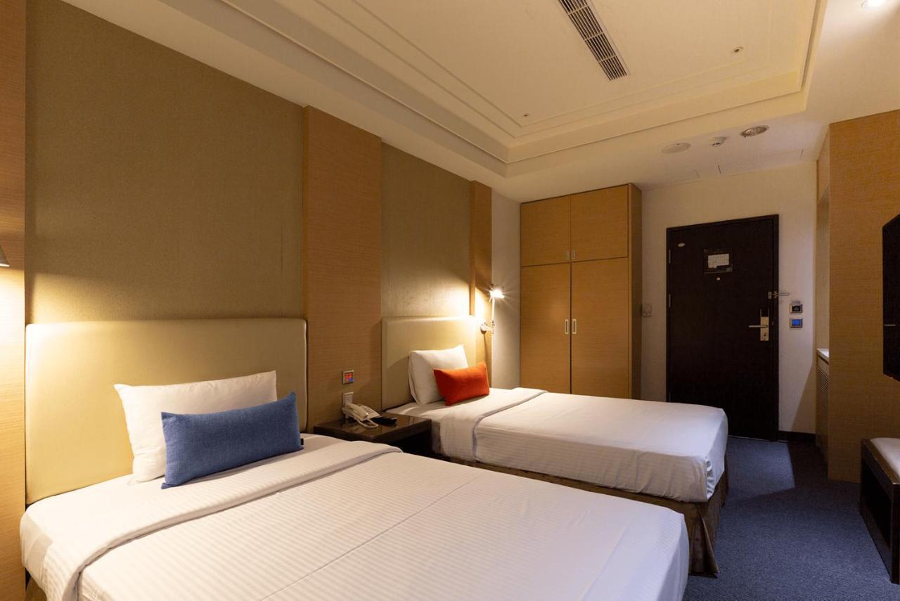Ever Delightful Business Hotel Chiayi City Exterior photo